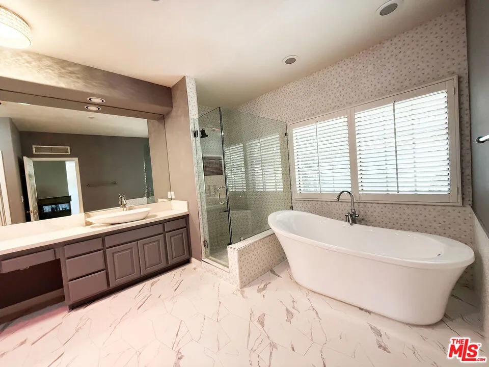 15020 Encanto Drive, Sherman Oaks, California 91403 home-pic-15